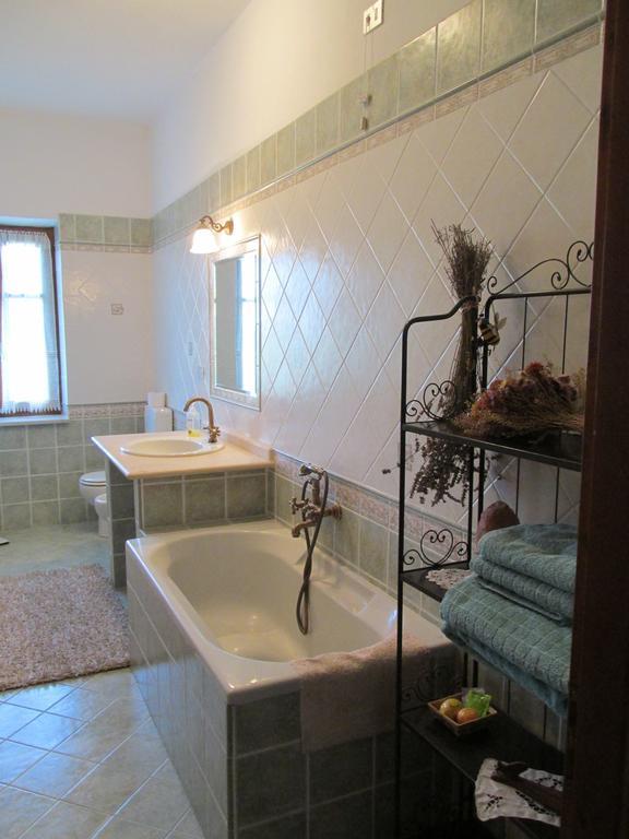 فندق Aramengoفي  Agriturismo Arcobaleno الغرفة الصورة